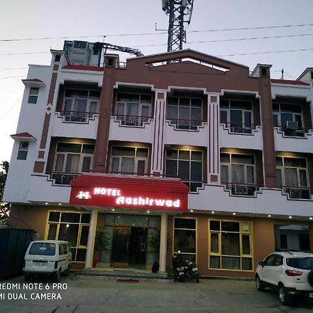 Aashirwad Hotel คาตรา ภายนอก รูปภาพ