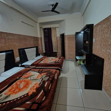 Aashirwad Hotel คาตรา ภายนอก รูปภาพ