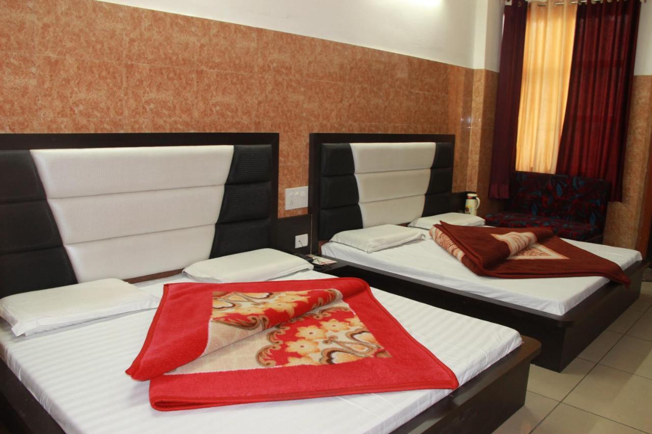Aashirwad Hotel คาตรา ภายนอก รูปภาพ